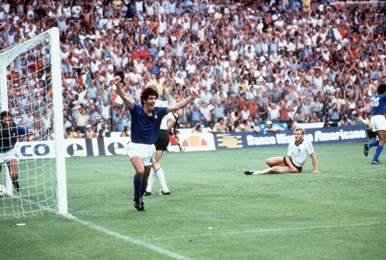 La joie de l'Italien Paolo Rossi après son premier but en finale contre l'Allemagne en 1982. [AFP / Farabola / Leemage - �Farabola/Leemage]