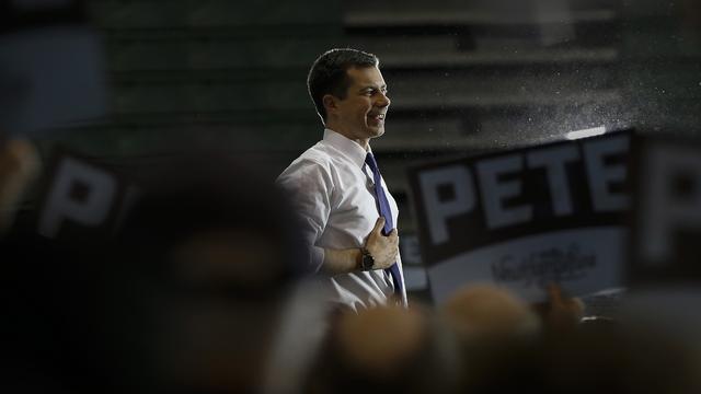 Pete Buttigieg, en campagne dans une école de Dover, dans le New Hampshire, le 9 février 2020. [EPA - Katherine Taylor]