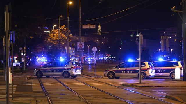 Une bonne partie de la ville de Vienne a été bouclée durant toute la nuit. [Keystone - APA/Herbert Neubauer]