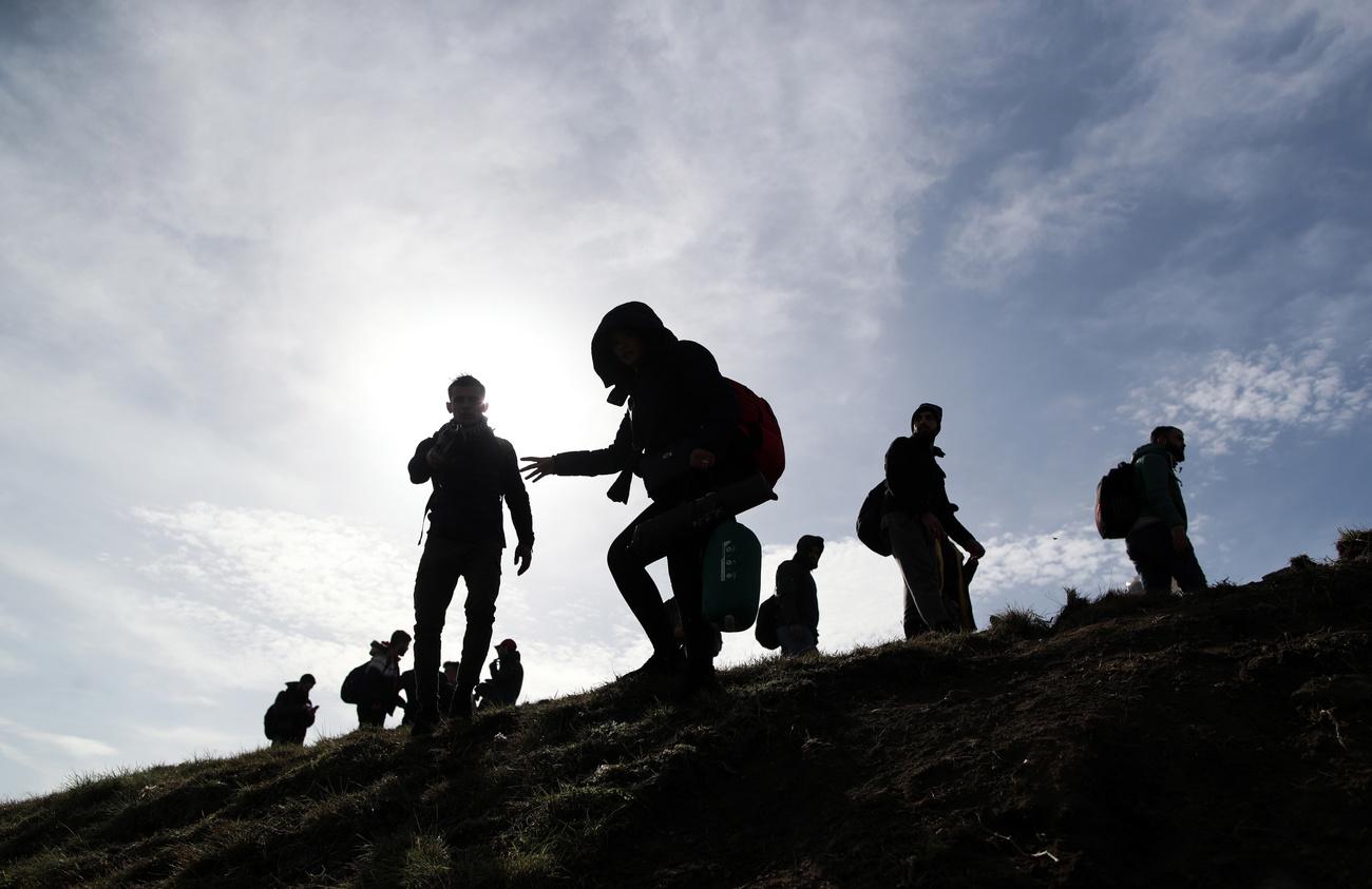 Un groupe de migrants marche en direction de la frontière entre la Grèce et la Turquie. Erdine, Turquie, le 3 mars 2020. [Keystone/epa - Erdem Sahin]