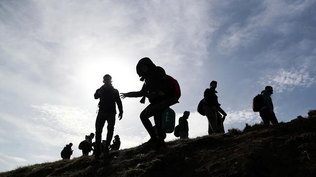 Un groupe de migrants marche en direction de la frontière entre la Grèce et la Turquie. Erdine, Turquie, le 3 mars 2020. [Keystone/epa - Erdem Sahin]