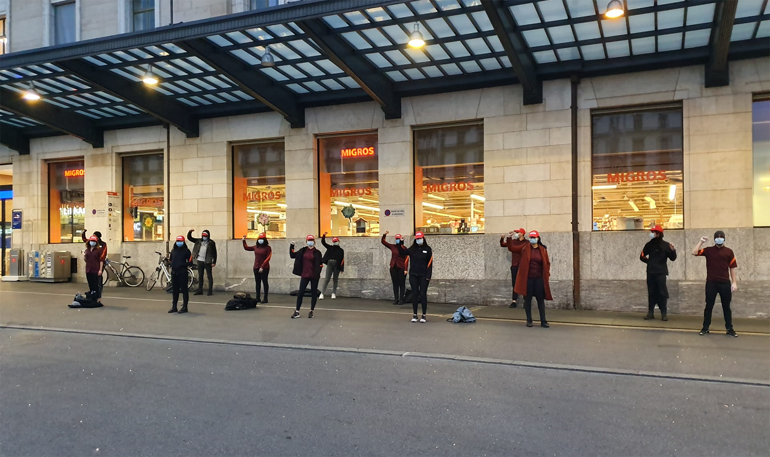 L'action syndicale dimanche matin devant la gare Cornavin à Genève. [Unia]