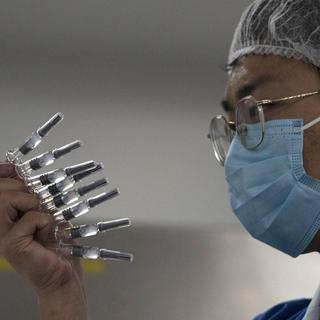 La Chine souhaite vacciner 50 millions de personnes d'ici février. [Keystone/AP Photo - Ng Han Guan]