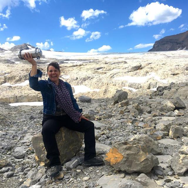 Laurence Piaget-Dubuis, Grandeur Nature sur le glacier de Tsanfleuron. [RTS - Lucile Solari]