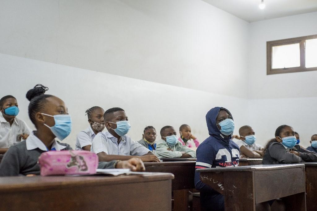 "La reprise des cours est renvoyée à une date ultérieure" au niveau de l'enseignement supérieur. Les élèves du primaire et du secondaire iront "en vacances anticipées dès ce vendredi 18 décembre", sans préciser la date de la reprise, selon la présidence de la RDC. [AFP - Arsene Mpiana]