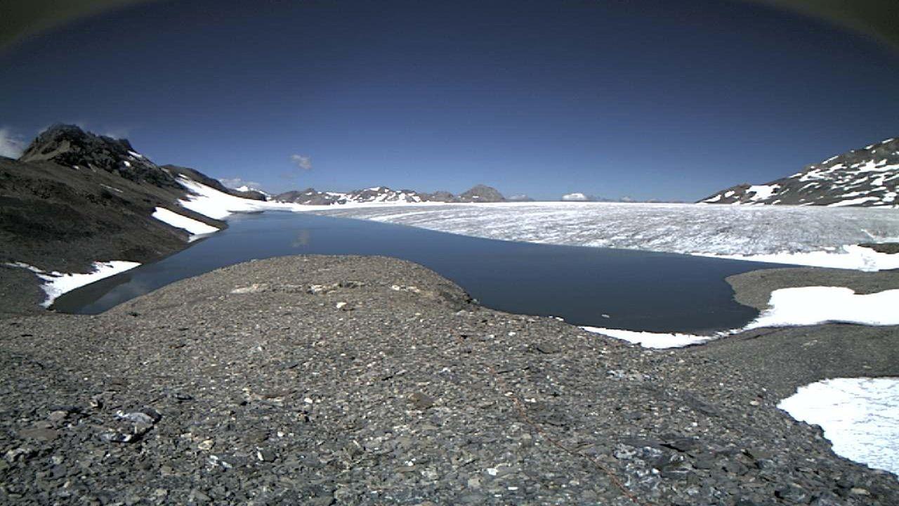 Lac glaciaire des Faverges en 2015 [GeoPravent AG/Nature.com]