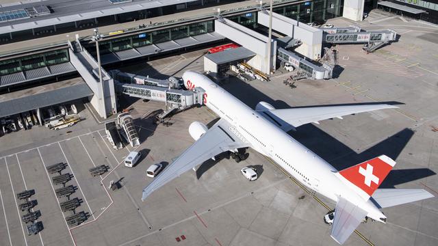 Un avion de Swiss à l'aéroport de Zurich. [Keystone - Ennio Leanza]