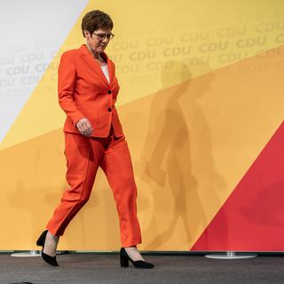 La dauphine désignée d'Angela Merkel en Allemagne, Annegret Kramp-Karrenbauer, renonce à lui succéder. [Keystone/DPA - Michael Kappeler]