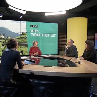 Débat entre Christophe Darbellay, Sofia de Meyer et Christophe Clivaz. [RTS]