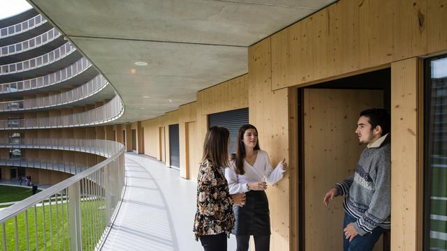 Des paniers de Noël pour soulager le blues des étudiants [Keystone - Jean-Christophe Bott]