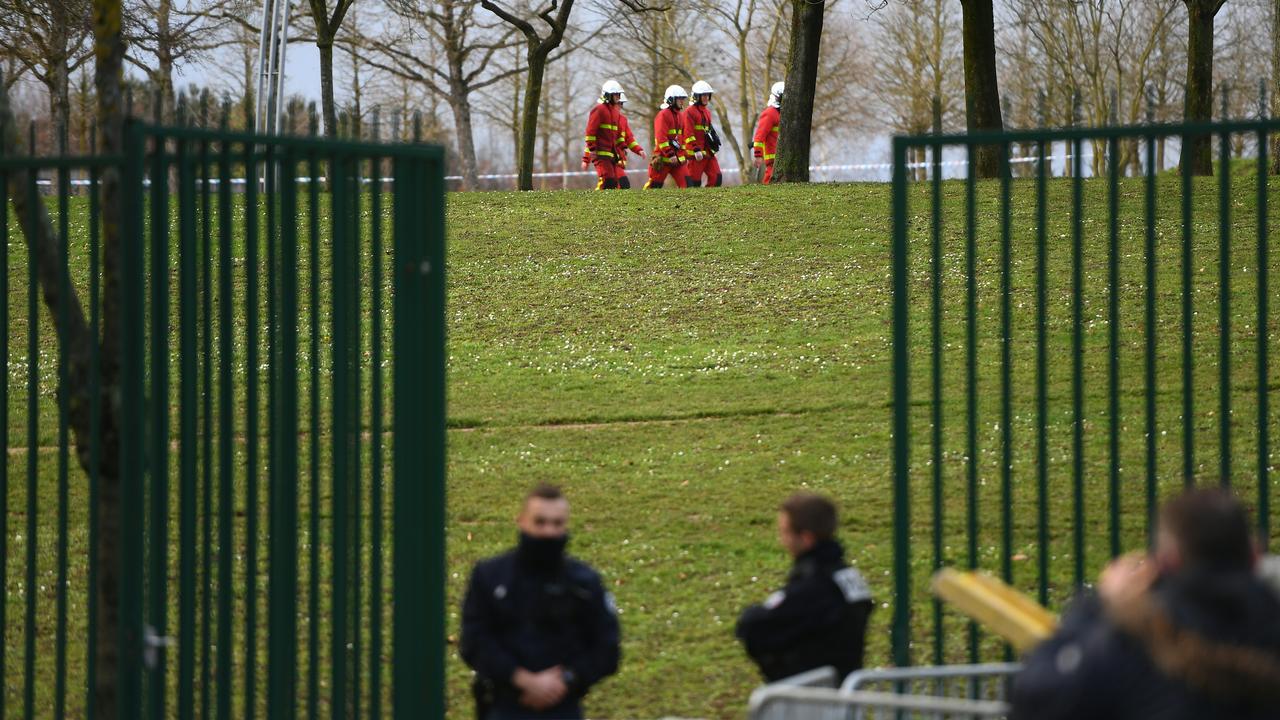 Une personne a été tuée et deux ont été blessées, dont une grièvement, dans une attaque au couteau perpétrée vendredi à Villejuif, dans la banlieue sud de Paris, par un homme qui a ensuite été abattu par la police. [afp - Christophe Archambault]