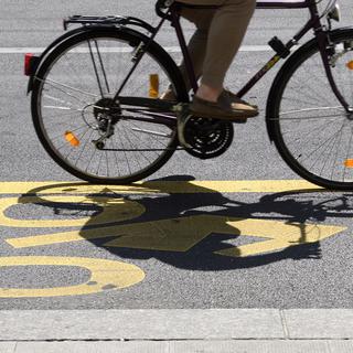 Vaud va aménager 100 kilomètres de routes cantonales avec des bandes cyclables. [Keystone - Martial Trezzini]
