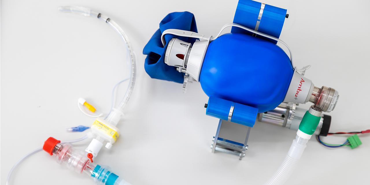 Le respirateur simple compact et modulaire de l'ETH Zurich est conçu pour répondre aux besoins des pays ou des systèmes de santé qui n'ont pas les moyens d'acheter des respirateurs coûteux. [ETH Zurich - Nicola Pitaro]