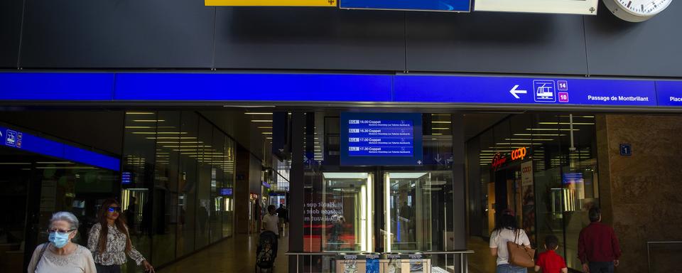 Pas encore d'affluence lundi matin à la gare de Genève Cornavin (ici, le 4 mai). [Keystone - Salvatore Di Nolfi]