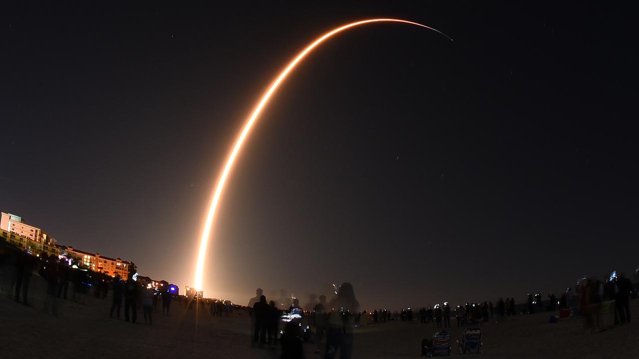 Le lancement d'une fusée de SpaceX transportant 60 satellites Starlink, le 6  janvier 2020 à Cap Canaveral. [NurPhoto/AFP - Paul Henness]