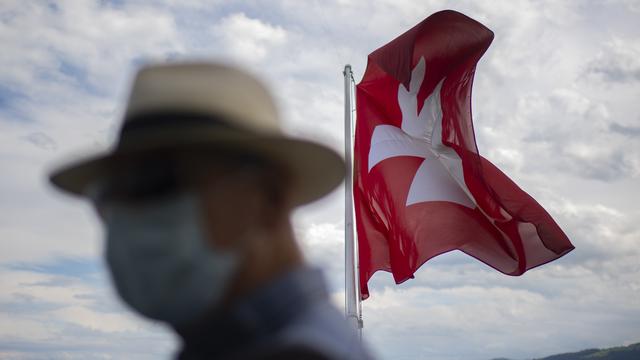 L'OFSP annonce 292 nouveaux cas de Covid-19 en 24 heures en Suisse. [Keystone - Gian Ehrenzeller]