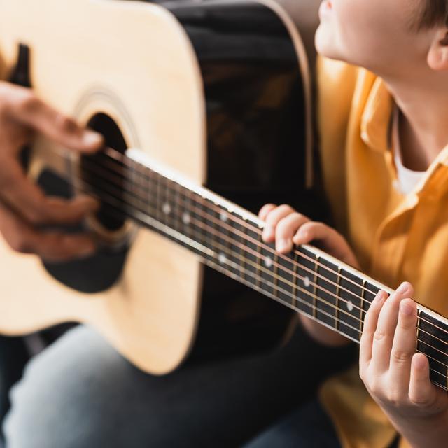 Depuis 26 ans, l'association "la Bulle dʹAir" ouvre les enfants à la musique ainsi que tous les adultes qui les accompagnent. [Depositphotos - AndrewLozovyi]