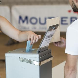 Les autorités municipales  de Moutier affirment que le registre électoral de la commune est parfaitement conforme. [Keystone - Jean-Christophe Bott]