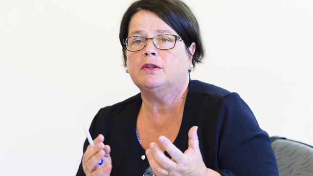 Le Conseil d'Etat fribourgeois, emmené par sa présidente Anne-Claude Demierre, a défendu la réforme des retraites du personnel cantonal. [KEYSTONE - Anthony Anex]