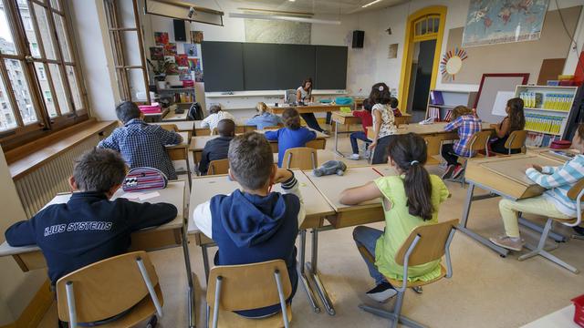 Les enseignants du primaire dans le canton de Genève demandent davantage de postes en vue de la rentrée scolaire 2020. [Keystone - Salvatore Di Nolfi]