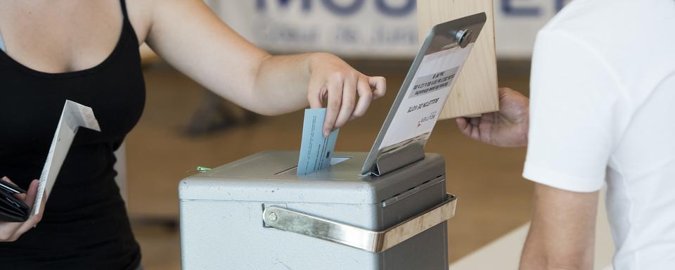 Des mesures particulières seront prises pour le vote d'appartenance de Moutier. [Keystone - Jean-Christophe Bott]