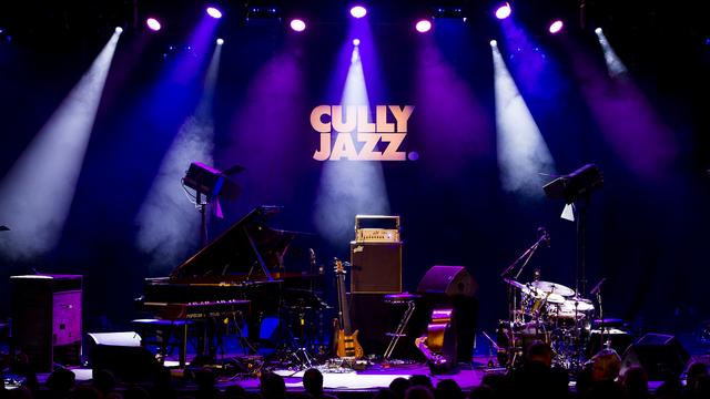 Sous le chapiteau du Cully Jazz Festival le 9 avril 2016. [Keystone - Jean-Christophe Bott]