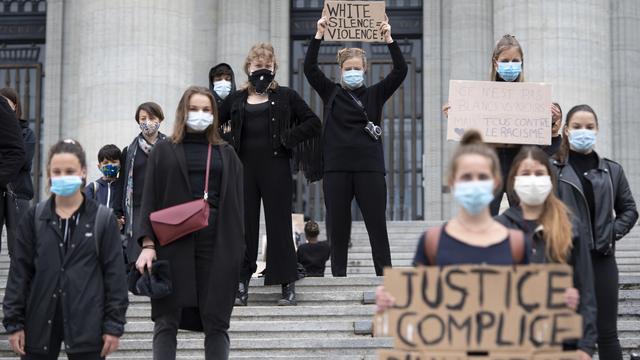 La Suisse est aussi gagnée par la vague anti-raciste. [Keystone - Laurent Gilliéron]