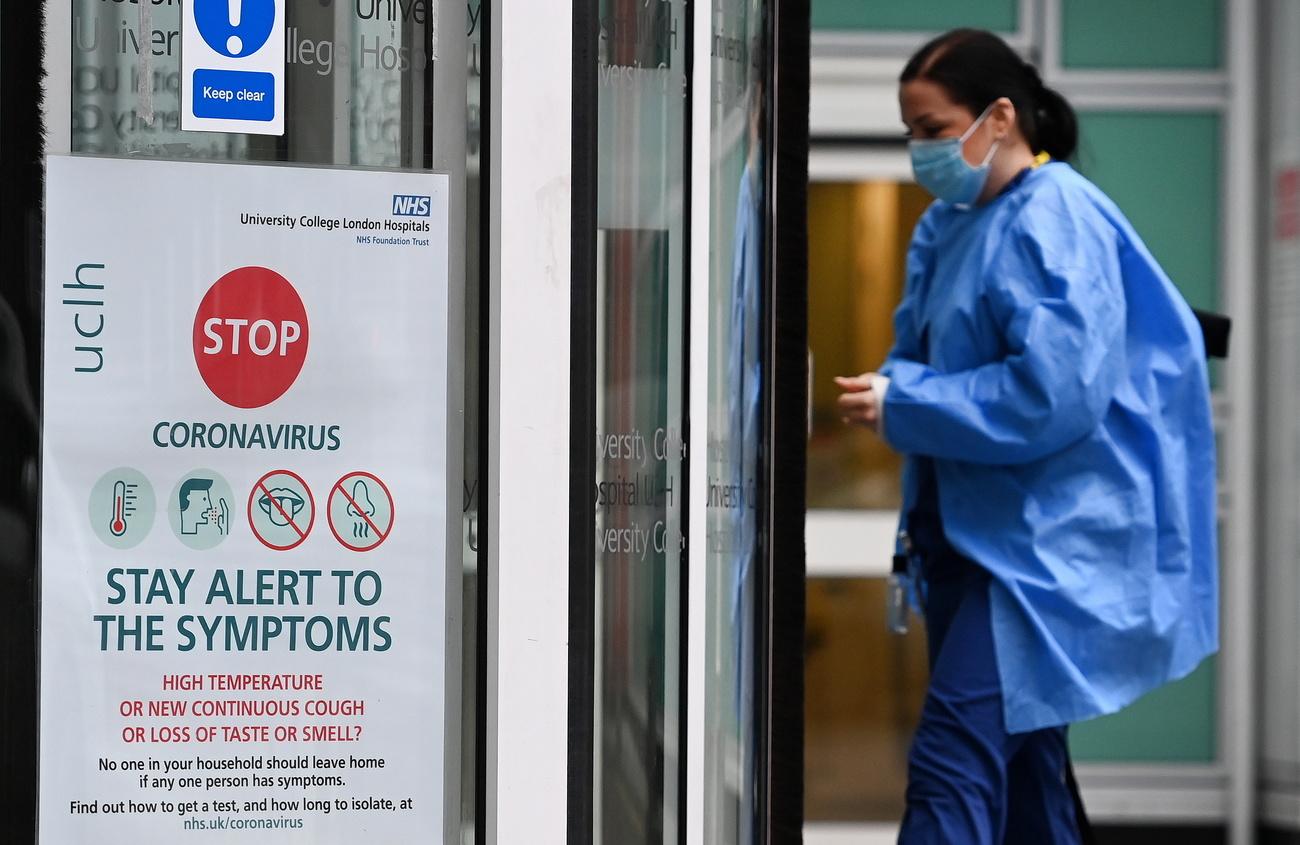 Plus de patients Covid-19 sont traités en Angleterre aujourd'hui que durant la première vague d'avril. Londres, le 29 décembre 2020. [Keystone/epa - Andy Rain]