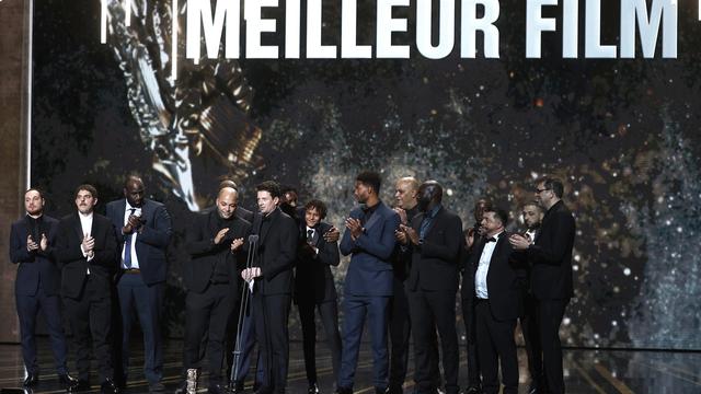 L'équipe du film "Les Misérables" de Ladj Ly, qui a reçu le César du meilleur film, mais aussi celui du public. [Keystone - Yoan Valat]