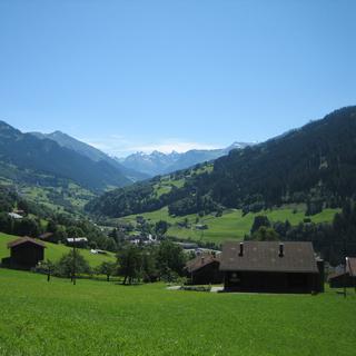 Vue de la vallée du Prättigau près de Küblis en direction du sud. [CC BY-SA 3.0 - Adrian Michael]