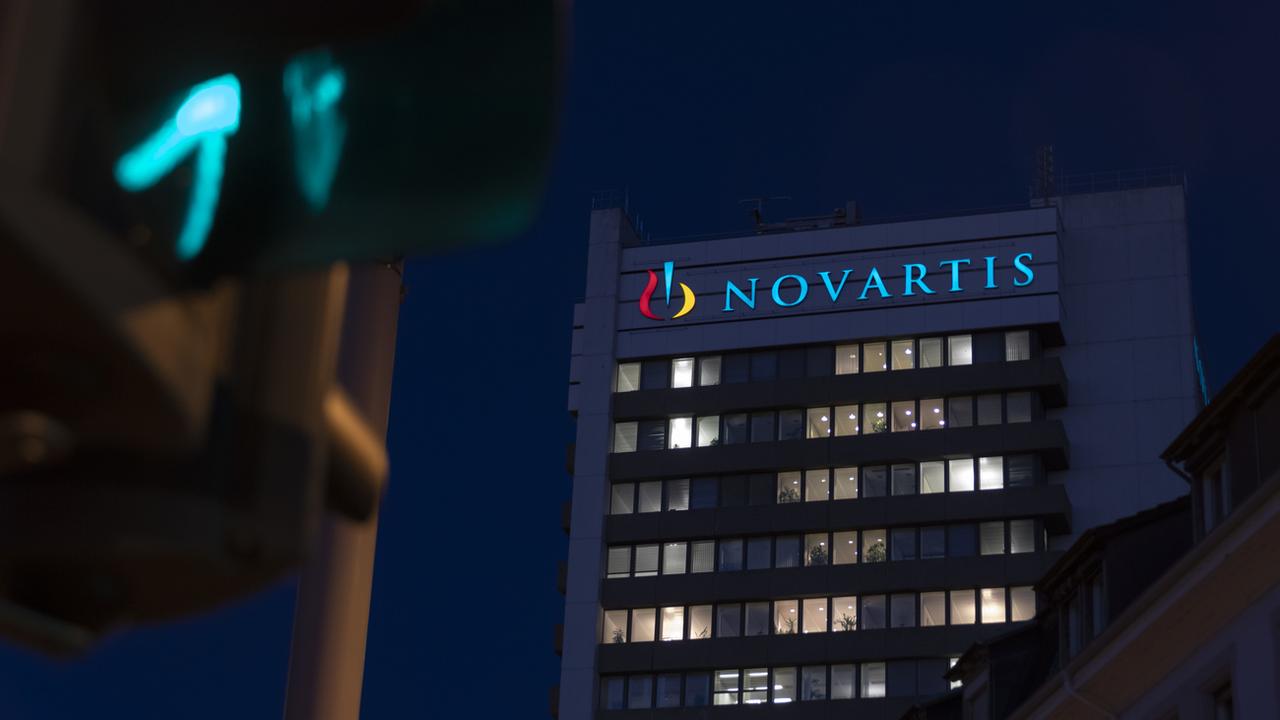 Novartis a engrangé un chiffre d'affaires de 12,40 milliards de dollars sur le dernier trimestre. [Keystone - Georgios Kefalas]