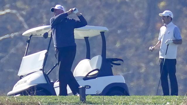 Donald Trump dans son golf en Virginie. [Keystone - Steve Helber/AP]