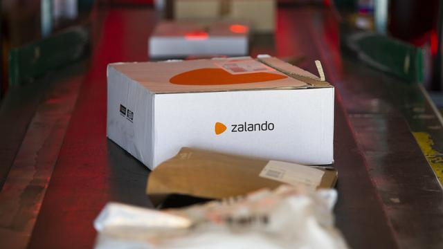 Zalando, Digitec et Amazon sont dans le top 3 du e-commerce suisse. [Peter Klaunzer]