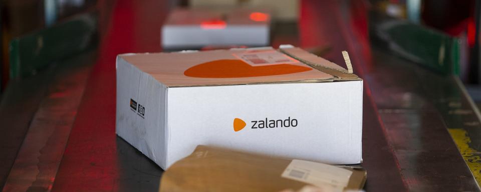 Zalando, Digitec et Amazon sont dans le top 3 du e-commerce suisse. [Peter Klaunzer]