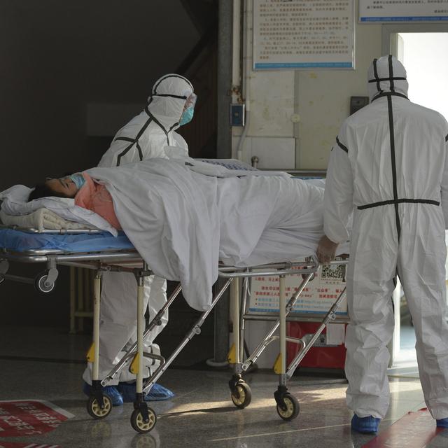 Un malade du coronavirus dans un hôpital de Fuyang, dans la province chinoise du Anhui. [Keystone - Chinatopix]