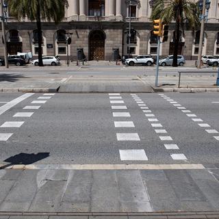 Une rue vide à Barcelone pendant la période de confinement. [AFP - Josep Lago]
