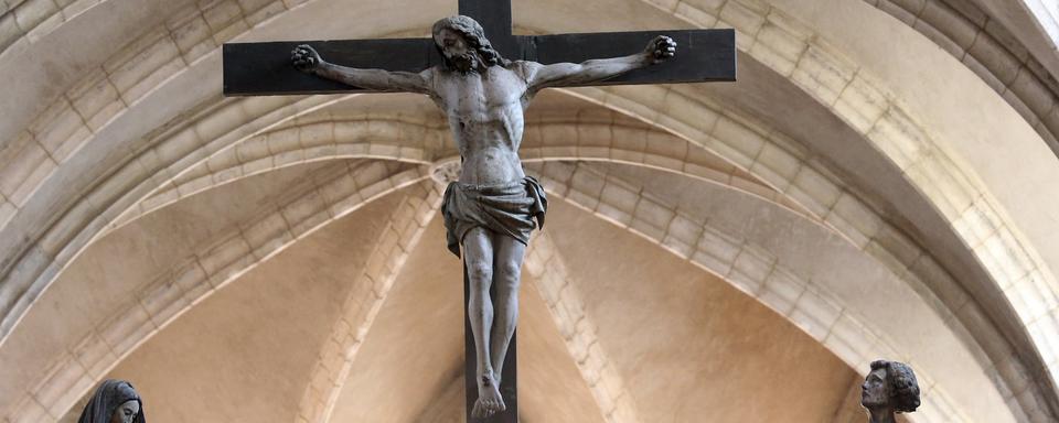 Jésus-Christ sur la Croix à l'Église Saint-Hippolyte. [AFP - Fred de Noyelle / Leemage]