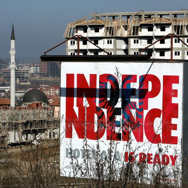 Le Kosovo devient indépendant le 17 février 2008. [EPA/Keystone - Georgi Licovski]