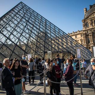 Lundi 6 juillet: le musée du Louvre rouvre ses portes à Paris. [Keystone/EPA - Christophe Petit Tesson]