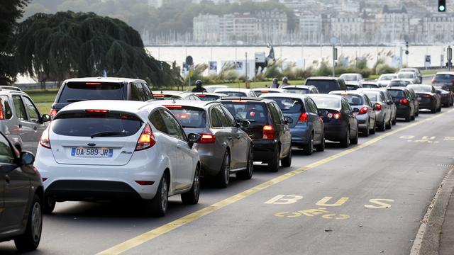 Les voitures et les bouchons ont fait un retour en force avec le déconfinement. [KEYSTONE - Salvatore Di Nolfi]