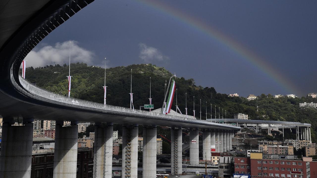 Le nouveau pont de Gênes a été inauguré lundi. Il remplace le pont Morandi qui s'était effondré en 2018. [Keystone/EPA - Luca Zennaro]