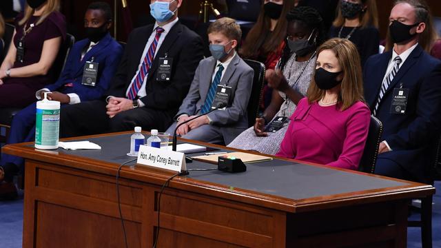 Amy Coney Barrett comparaît devant la commission judiciaire du Sénat lors de ses audiences de confirmation pour devenir juge associée de la Cour suprême des États-Unis, le 12 octobre 2020. [keystone - kevin dietsch]