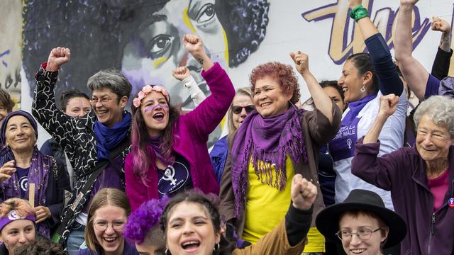 Des membres du collectif genevois de la Grève féministe, le 14 juin 2020. [Keystone - Martial Trezzini]