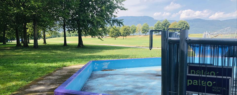 La fontaine du Paléo festival sur la plaine de l'Asse. [RTS - Karine Vasarino]