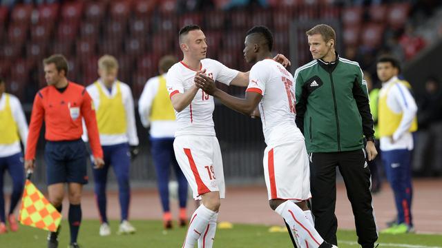 Josip Drmic laisse sa place à Breel Embolo. Désormais, Vladimir Petkovic aura l'occasion d'enchaîner quatre autres substitutions derrière celle-ci. [Keystone - Georgios Kefalas]