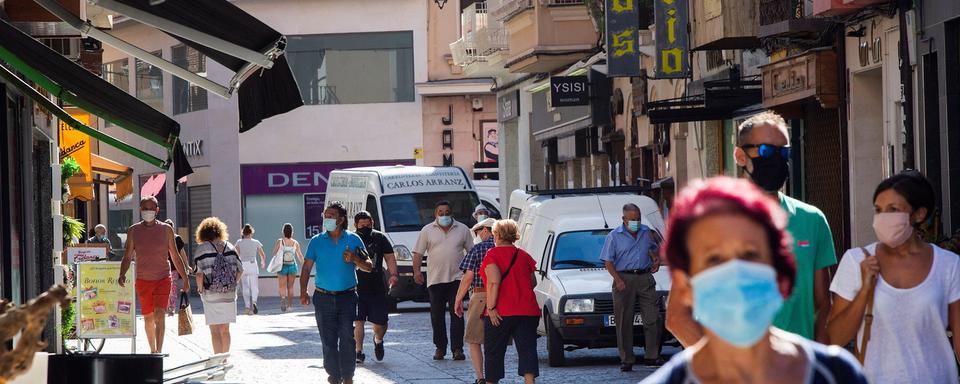 Les voyageurs rentrant d'Espagne (ici Burgos, au centre du pays) devront observer une quarantaine à leur retour en Suisse. [EPA/Keystone - Paco Santamaria]