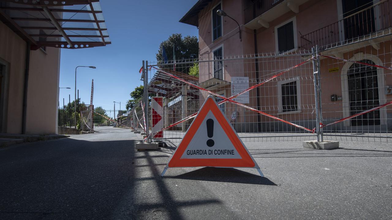 Le poste frontière de Ligornetto, au Tessin, lundi 4 mai 2020. [Keystone/Ti-Press - Pablo Gianinazzi]