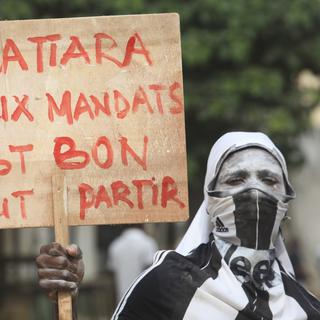 Un opposant au président Alassane Ouattara à Abidjan, en Côte d'Ivoire. [EPA/Keystone - Diom Celest]