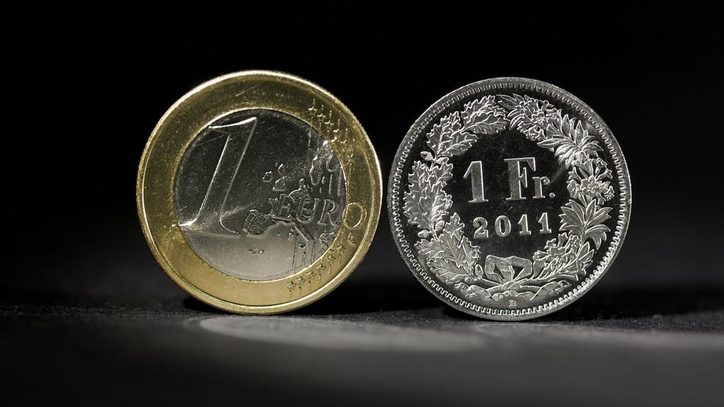 Le 15 janvier 2015, à la surprise quasi générale, la Banque nationale suisse faisait sauter le plancher de 1 franc 20 pour 1 euro. [Keystone - Martin Ruetschi]