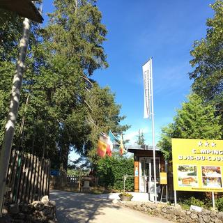Bienvenue au camping Bois-du-Couvent de La Chaux-de-Fonds. [RTS - Julie Rausis]